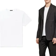 Ein weißes hemd ohne kragen von Acne Studios liegt neben einem Mann im schwarzen Anzug.