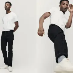 Mann in schwarzer Jeans und weißem T-Shirt, dazu weiße Sneaker. Perfekt für die Frage: welche Hose zu Sneaker Damen.