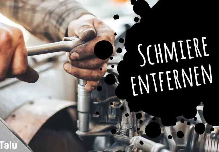 Hände mit Werkzeug reparieren einen Motor. Eingetrocknete Schmierflecken entfernen ist kein Problem mit den richtigen Mitteln.