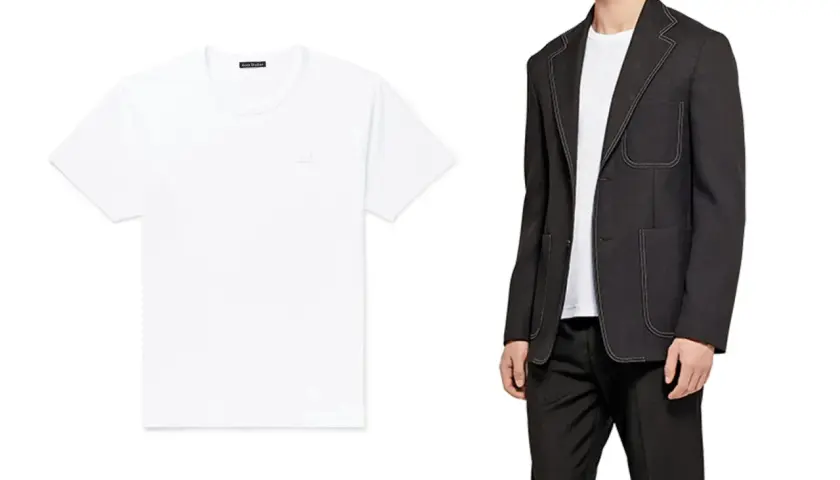 Ein weißes hemd ohne kragen von Acne Studios liegt neben einem Mann im schwarzen Anzug.