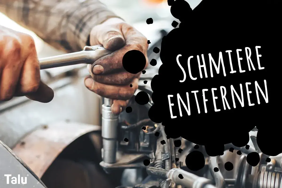 Hände mit Werkzeug reparieren einen Motor. Eingetrocknete Schmierflecken entfernen ist kein Problem mit den richtigen Mitteln.