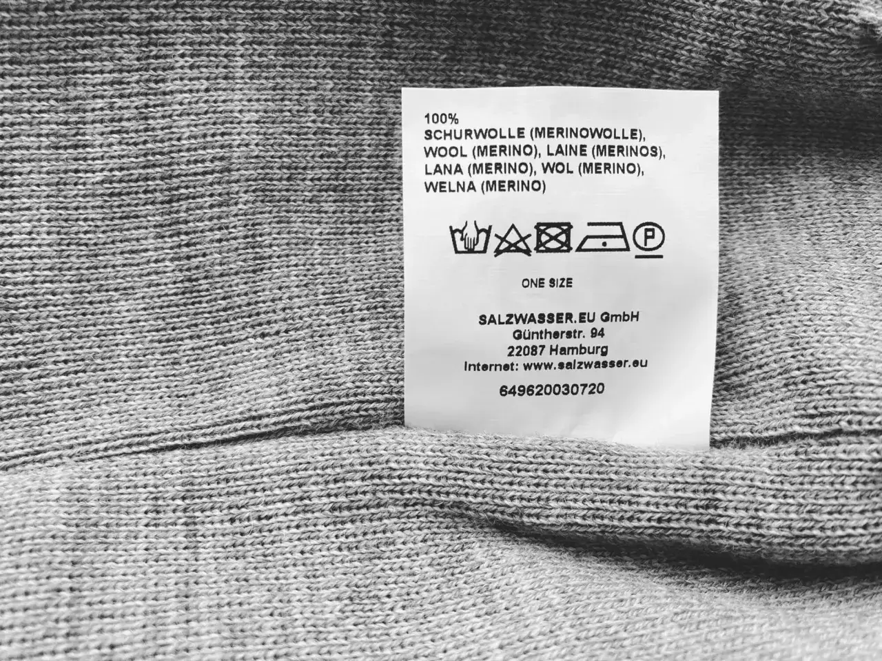 Pflegeetikett f&uuml;r 100% Merinowolle. Handw&auml;sche empfohlen, um die Qualit&auml;t zu erhalten. So bleibt dein Merino waschen und sch&ouml;n.